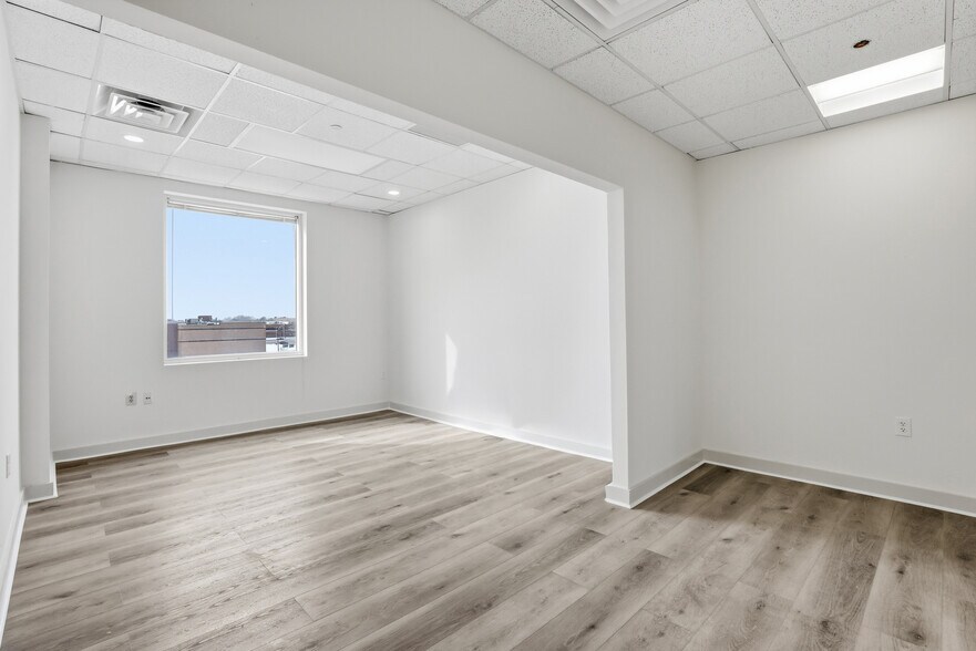 More Photos Of 2925 Lord Baltimore Dr, Windsor Mill Medical For Lease