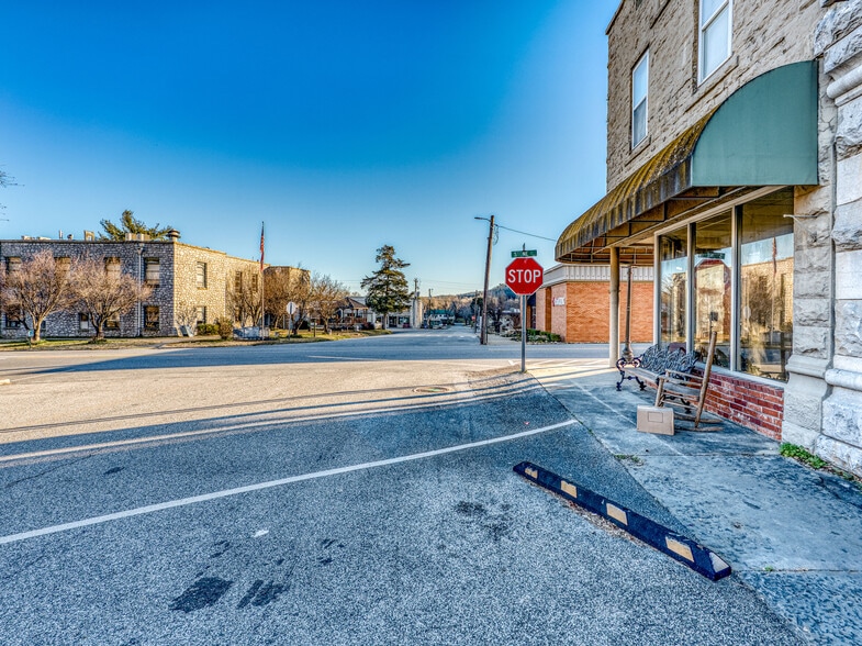 More Photos Of 103 Church St, Jasper Office Residential For Sale