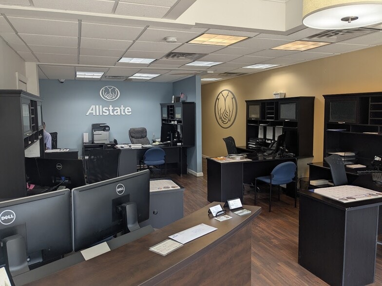 More Photos Of 66 Old Country Rd, Mineola Storefront Retail Residential For Sale