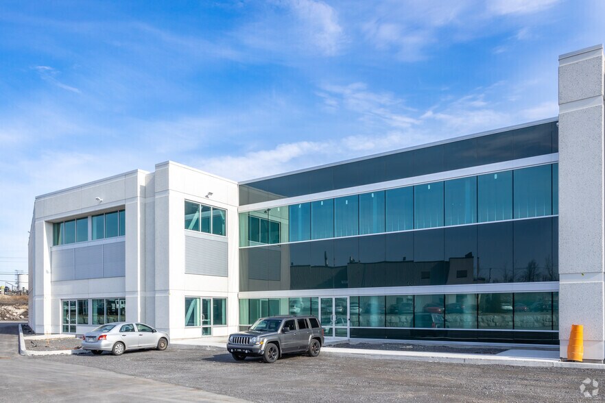 More Photos Of 922-926 St Jacques Paschini, Bois-des-filion Warehouse For Lease