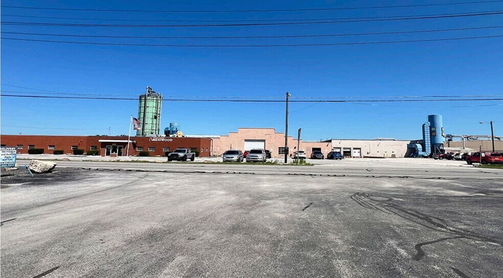 More Photos Of 458 2nd Ave, Tiffin Manufacturing For Sale