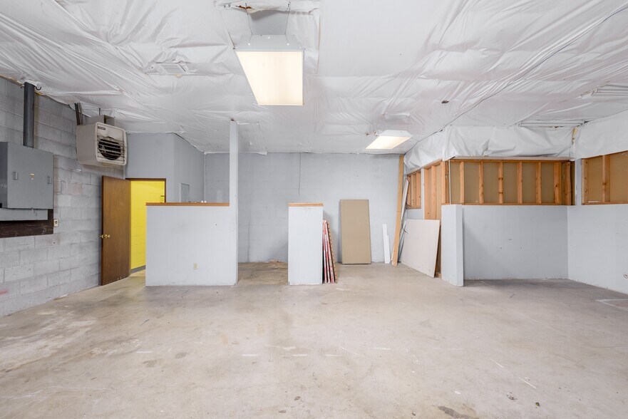 More Photos Of 445 W Washington St, Sequim Freestanding For Lease