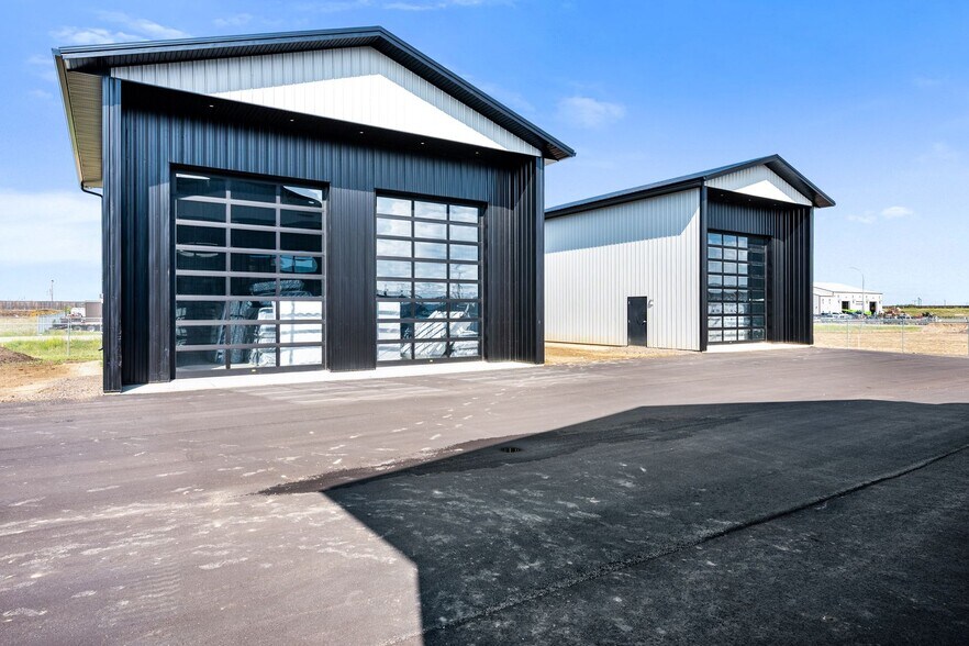 More Photos Of 3804 9 St, Lloydminster Flex For Sale