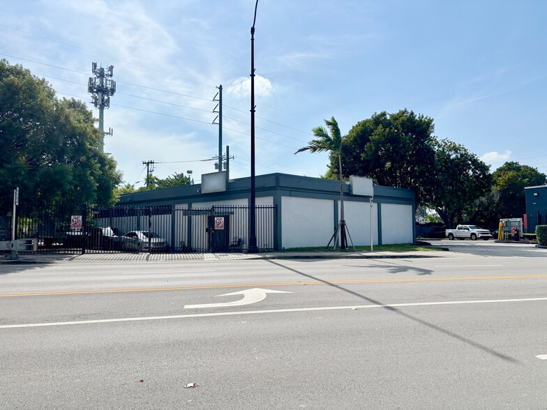More Photos Of 666 NW 36th St, Miami Manufacturing For Sale