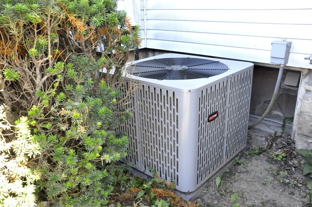 More Photos Of 208 N Park St, Streator Storefront Retail Residential For Sale