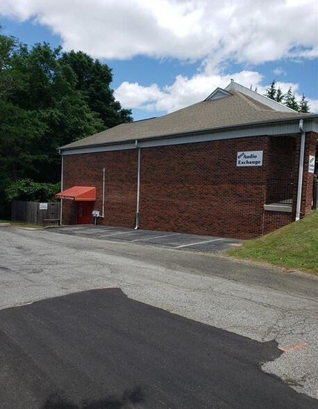 More Photos Of 702 W Main St, Jamestown Office For Lease