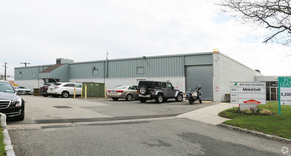More Photos Of 800-820 Shames Dr, Westbury Warehouse For Lease