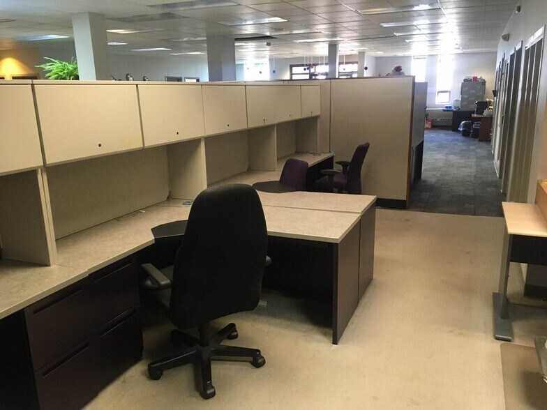 More Photos Of 100 S 6th Ave, West Bend Flex For Lease