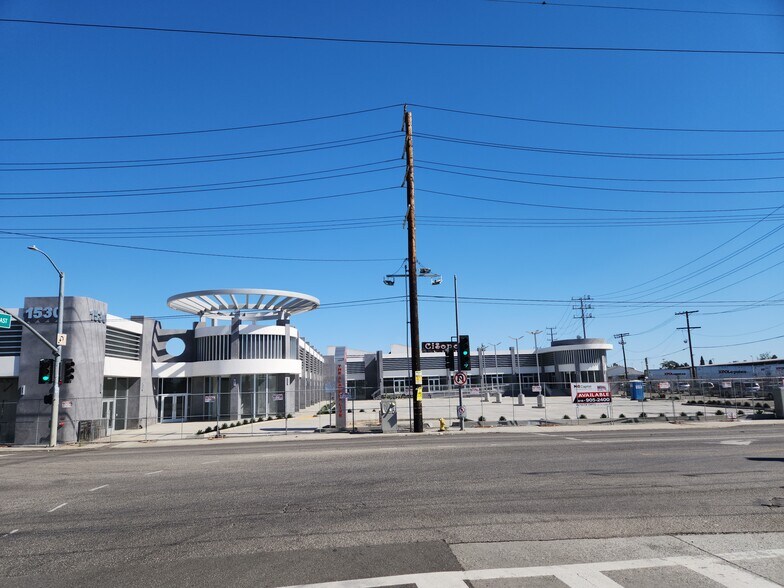 More Photos Of 1530 S Alameda St, Los Angeles General Retail For Lease