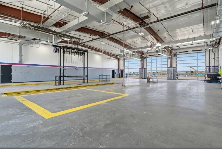 More Photos Of 7176 Nugget, Evansville Service Station For Lease