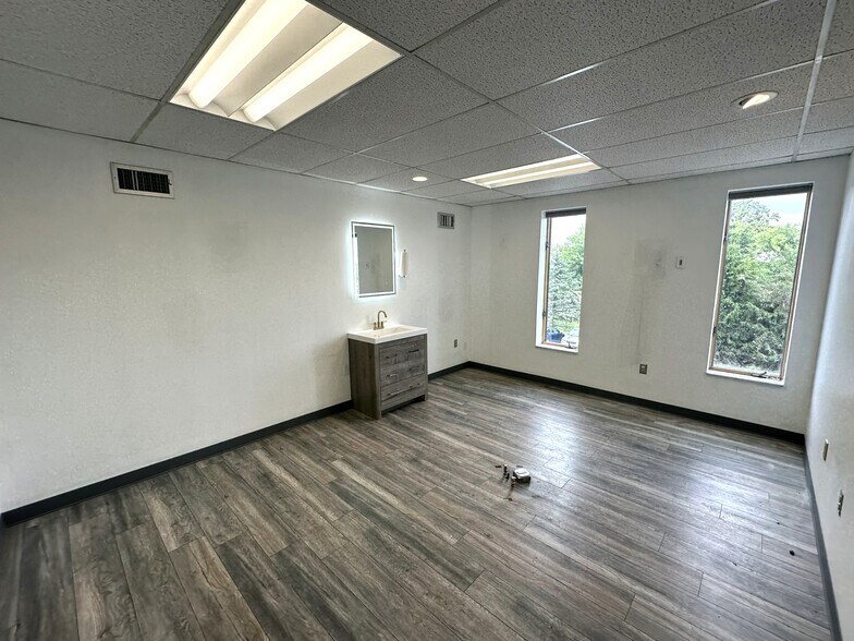 More Photos Of 2526 Monroeville Blvd, Monroeville Medical For Lease