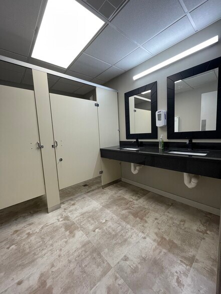 More Photos Of 3232 W Britton Rd, Oklahoma City Office For Lease