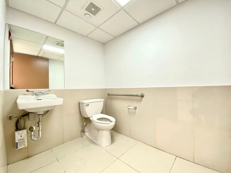 More Photos Of 3636 Prince St, Flushing Apartments For Lease