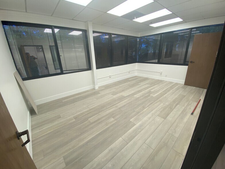 More Photos Of 23293 S Pointe Dr, Laguna Hills Medical For Lease