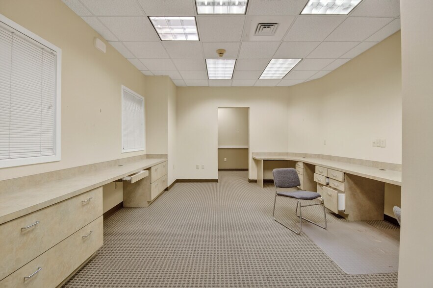 More Photos Of 6852 Belfort Oaks Pl, Jacksonville Medical For Sale