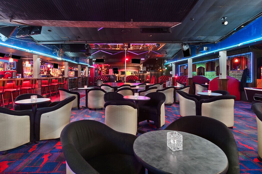 More Photos Of 2440 W Jefferson Blvd, Fort Wayne Restaurant For Sale