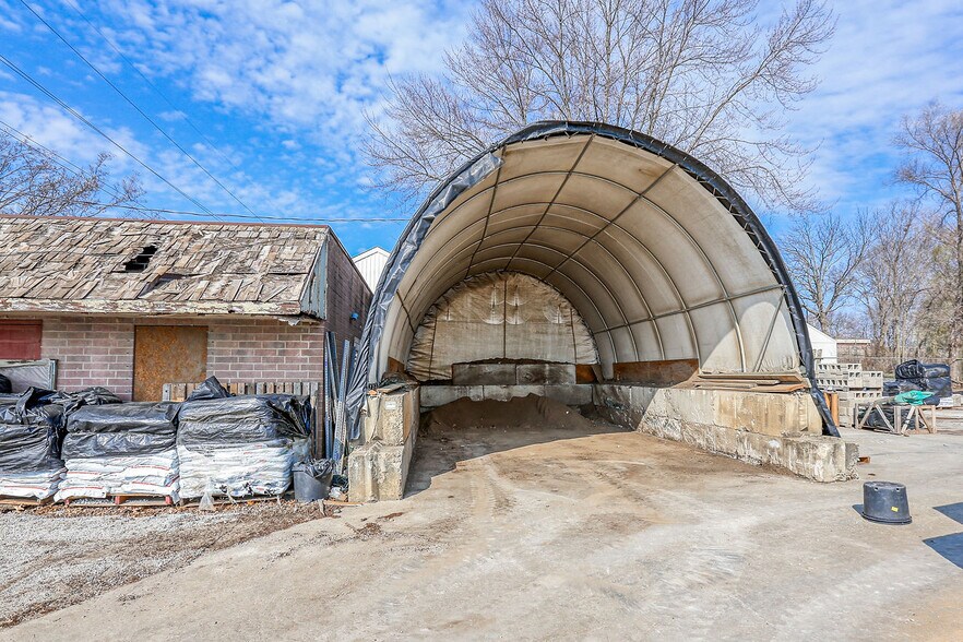 More Photos Of , Blue Springs Unknown For Sale