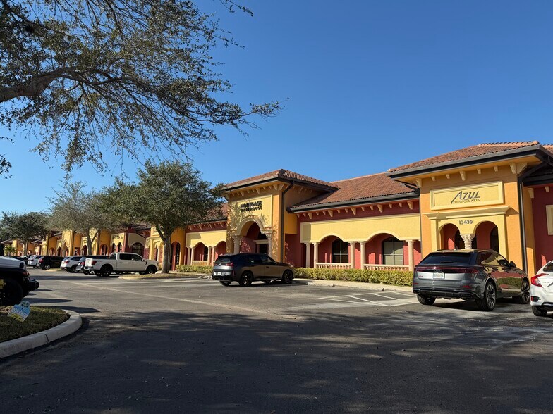 More Photos Of 13430 Parker Commons Blvd, Fort Myers Medical For Lease