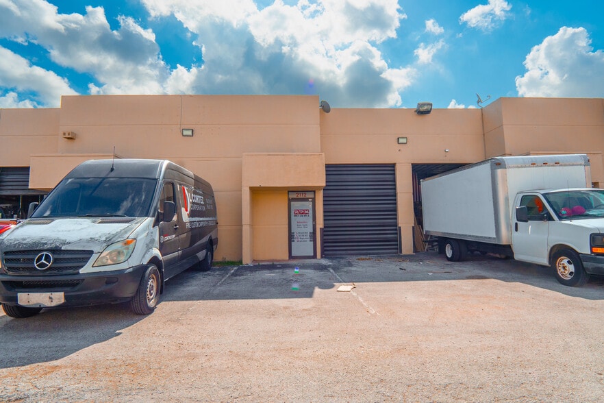 More Photos Of 2104-2120 W 62nd St, Hialeah Warehouse For Lease
