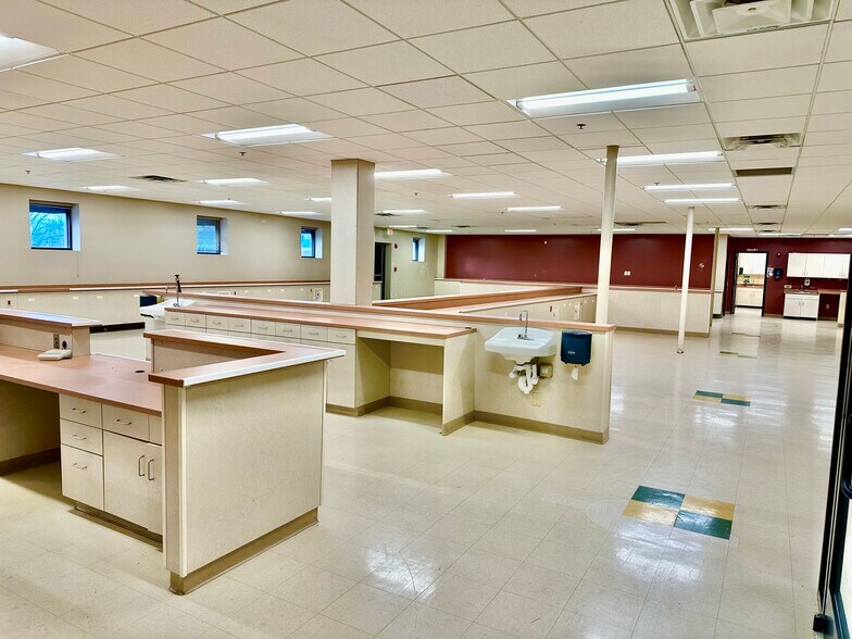 Primary Photo Of 2214 Osborne St, Humboldt Medical For Sale