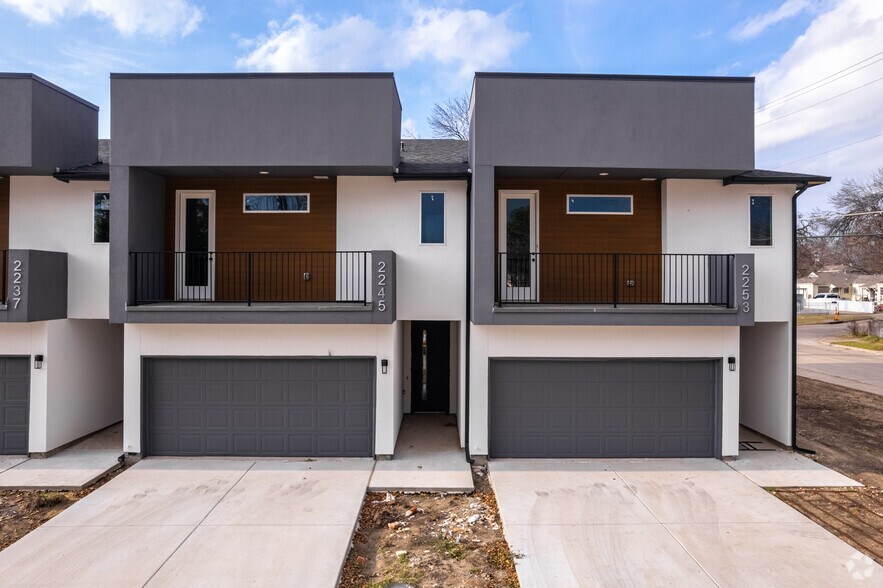 More Photos Of 7811 Mohawk Dr, Dallas Apartments For Sale