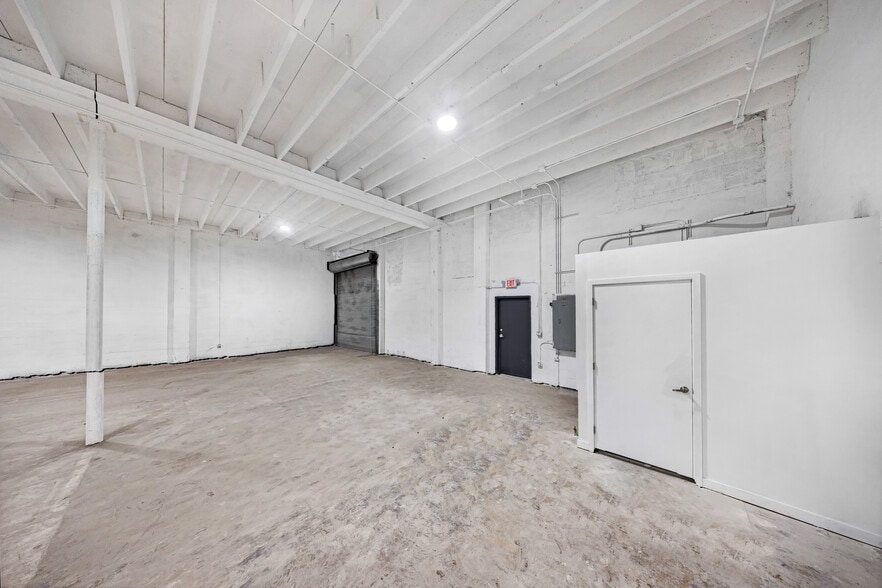 More Photos Of 3916-3920 NW 32nd Ave, Miami Warehouse For Lease