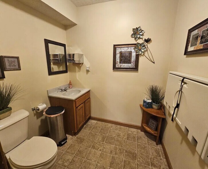 More Photos Of 401 N Vine St, Sparta Specialty For Sale