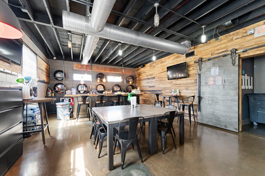 More Photos Of 823 Chadwick St, Indianapolis Storefront Retail Office For Sale