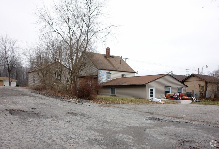 More Photos Of 565 S Meridian Rd, Youngstown Freestanding For Sale