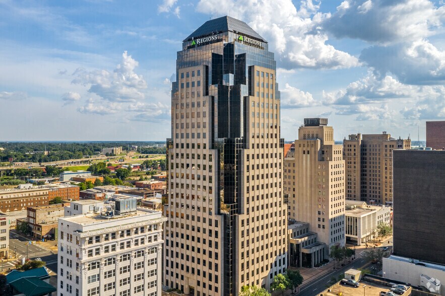 More Photos Of 333 Texas St, Shreveport Office For Sale