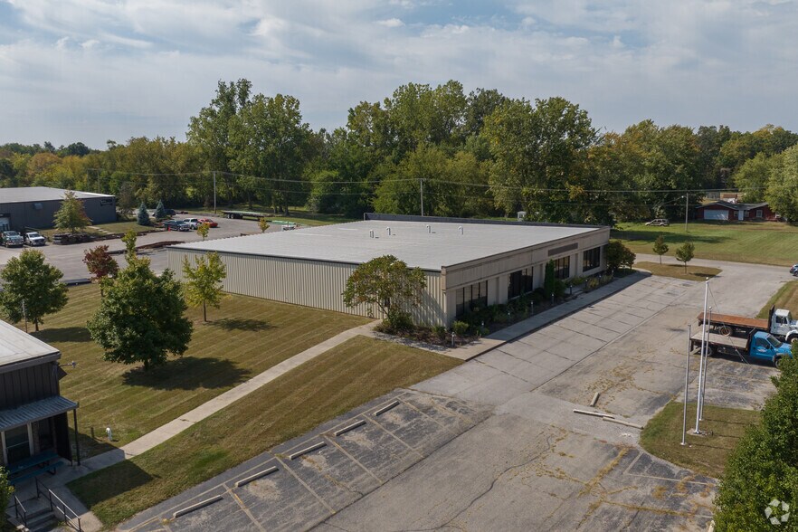 More Photos Of 8645 E Backwater Rd, North Webster Showroom For Sale