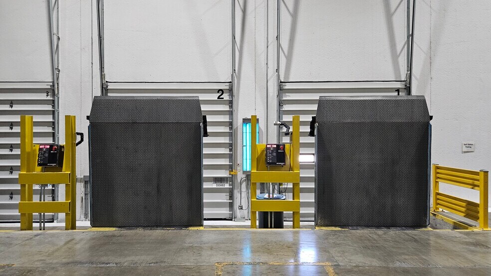 More Photos Of 1010 Brewbaker Dr, Saint Elmo Distribution For Lease