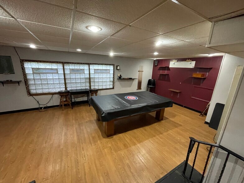 More Photos Of 1209 Lisle Plz, Lisle Bar For Lease