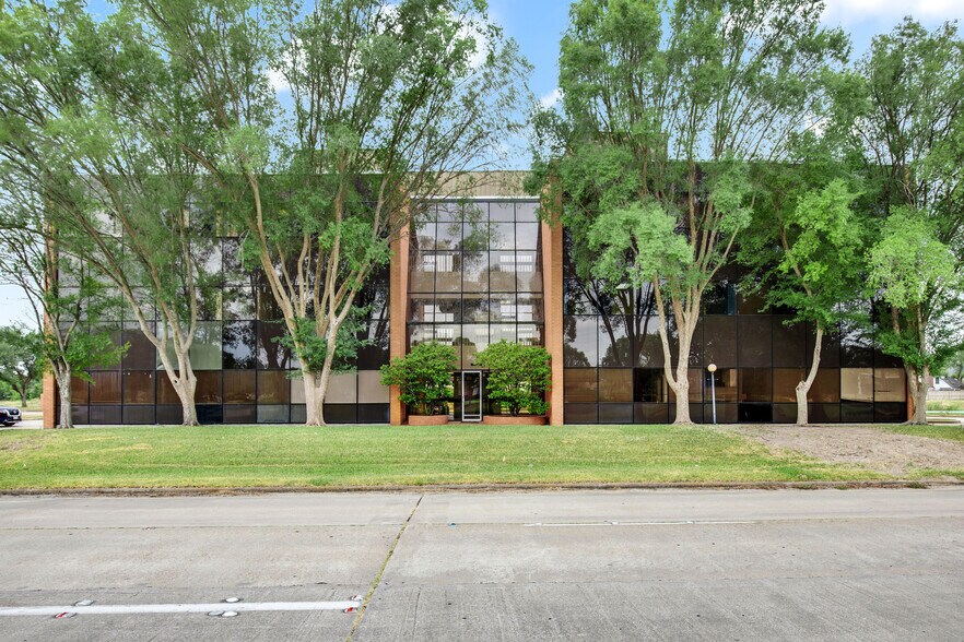 Primary Photo Of 11455 Fallbrook Dr, Houston Medical For Lease