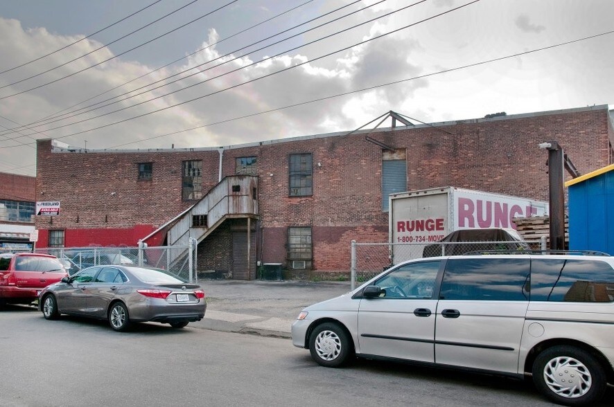 More Photos Of 33 Herriot St, Yonkers Warehouse For Lease
