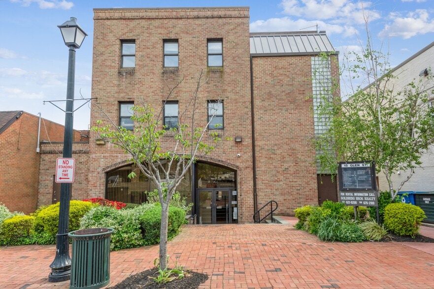 More Photos Of 15 Glen St, Glen Cove Office For Lease