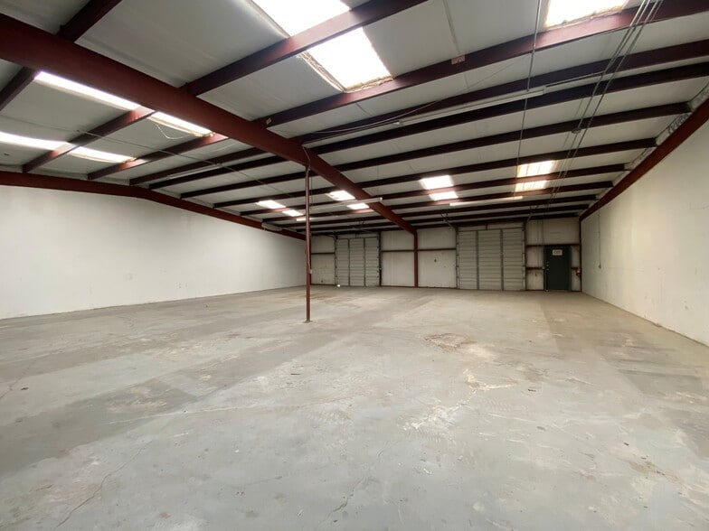 More Photos Of 3534-3542 Copeland Dr, San Antonio Light Manufacturing For Lease