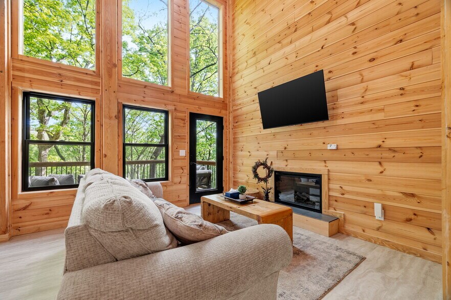 More Photos Of 22468 State Highway 112, Cassville Specialty For Sale