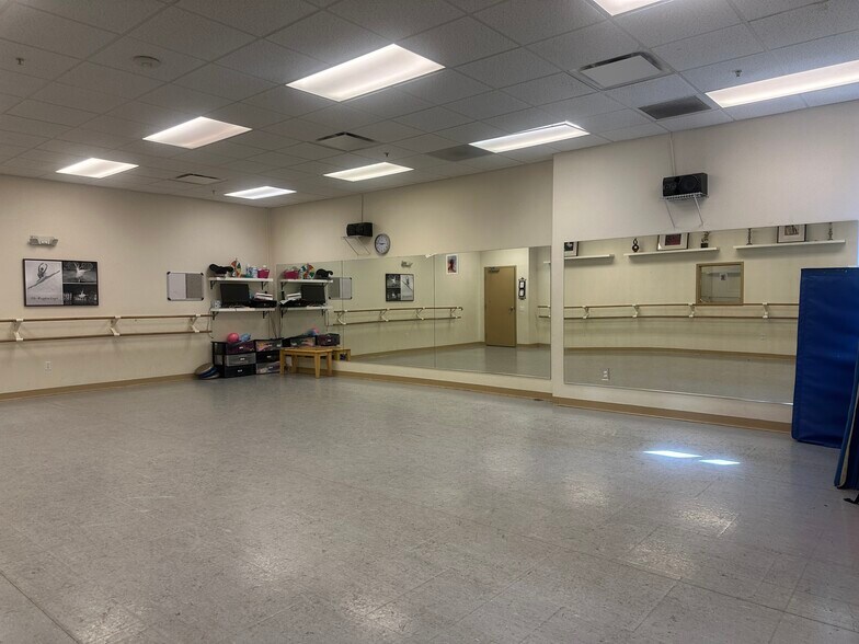 More Photos Of 7313 International Pl, Sarasota Office For Lease