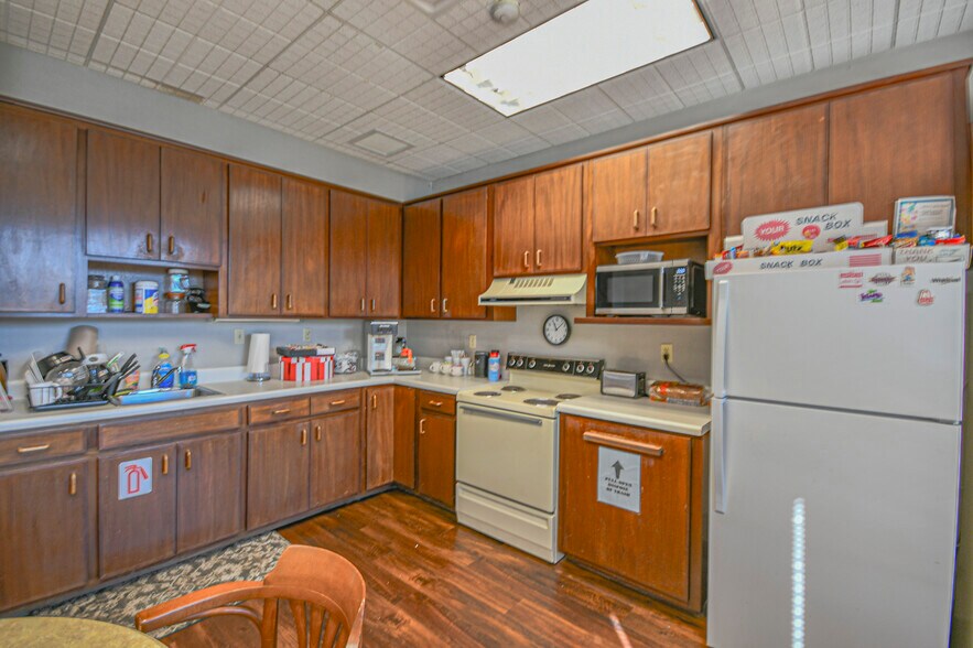 More Photos Of 220 Mckenzie Ave, Panama City Office For Sale