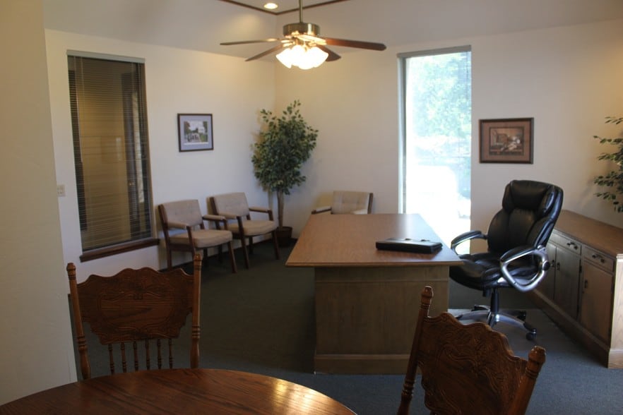 More Photos Of 2 E 11th St, Edmond Office For Sale