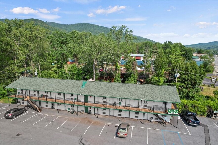 More Photos Of 5 Canada St, Lake George Hotel For Sale