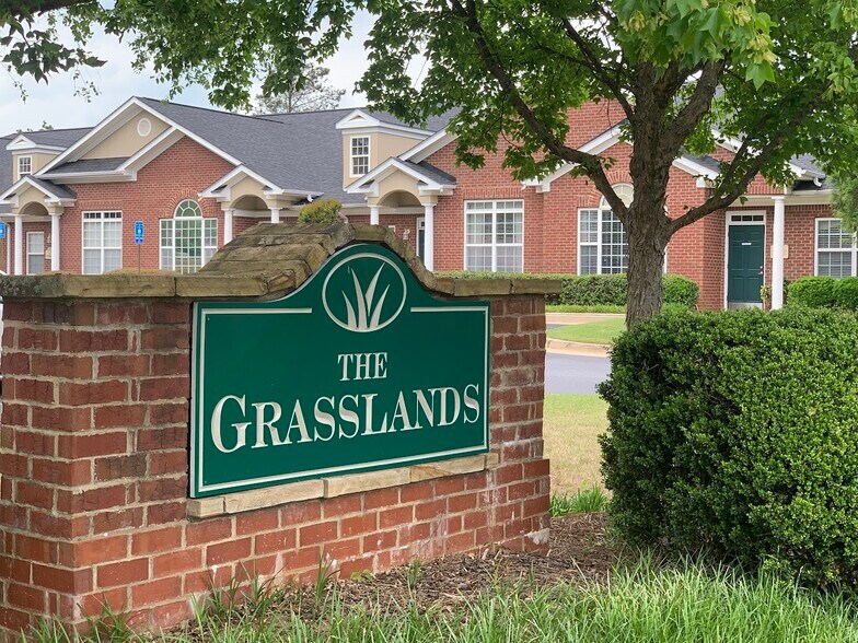 More Photos Of 1825 Lockeway Dr, Alpharetta Office For Sale