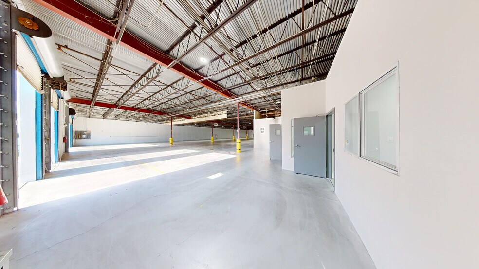 More Photos Of 8007-8115 NW 74th Ave, Miami Warehouse For Lease