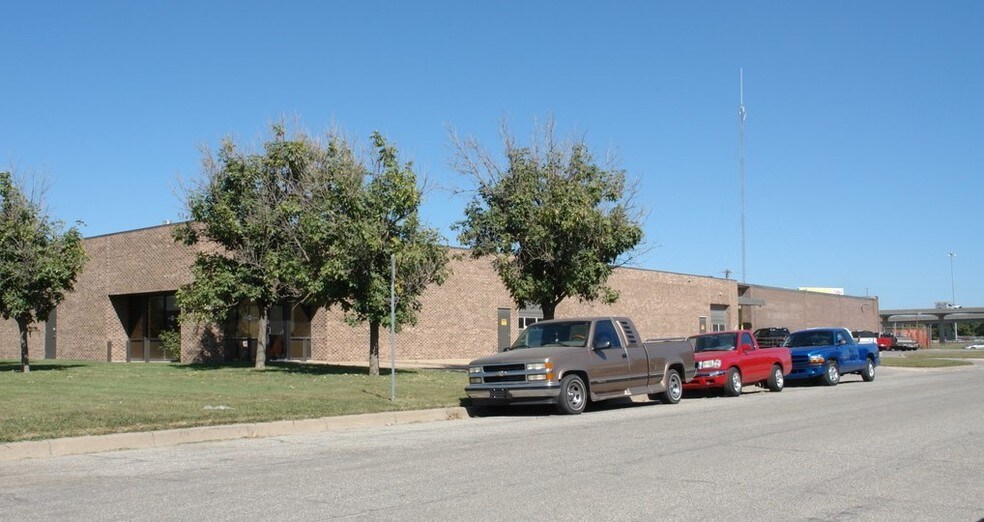 More Photos Of 2106 E Industrial St, Wichita Warehouse For Lease