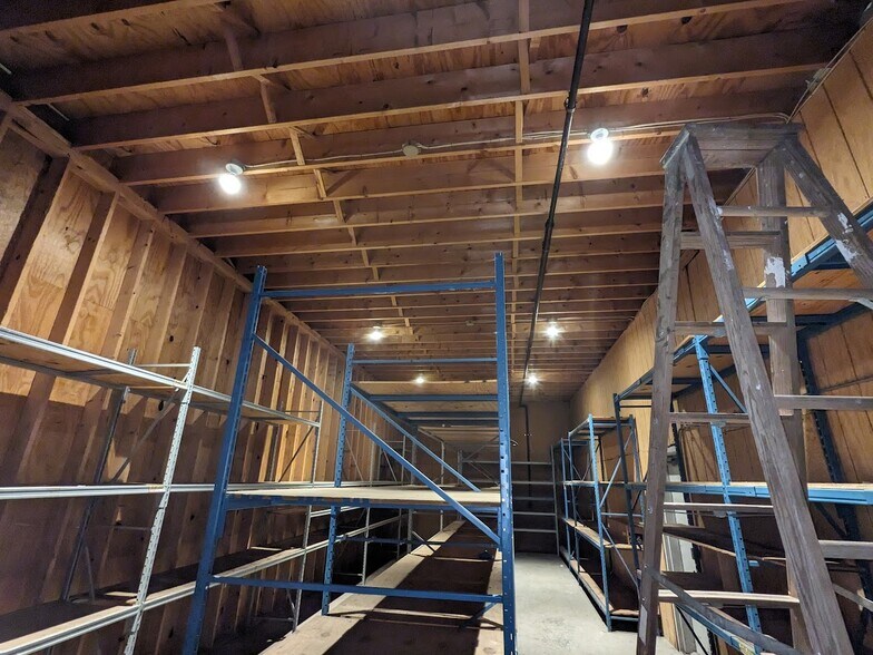 More Photos Of 5813 Stone Hill Rd, Lakeville Warehouse For Sale