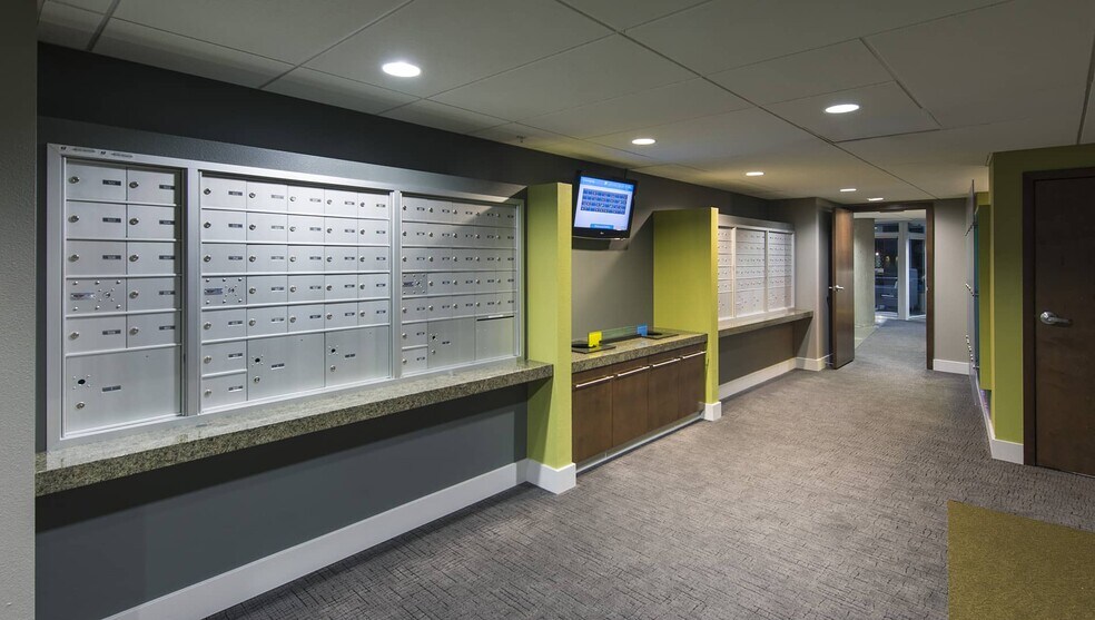 More Photos Of 989 112th Ave NE, Bellevue Apartments For Lease