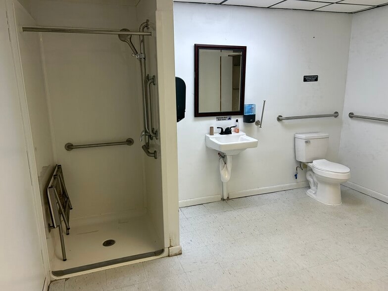 More Photos Of 198 George St, Beckley Research And Development For Lease