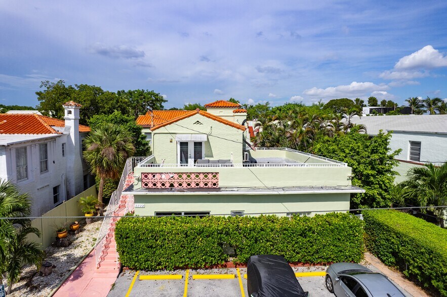 More Photos Of 2822 Pine Tree Dr, Miami Beach Apartments For Sale
