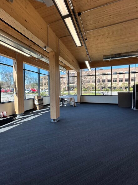 More Photos Of 90 Arboretum Dr, Newington Office For Lease